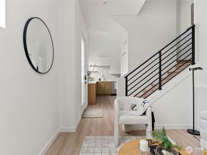 8849 Midvale Avenue N F, Seattle WA 98103