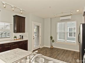 1843 NE Kenyon Court, Issaquah WA 98029