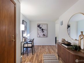2760 76th Avenue SE 407, Mercer Island WA 98040