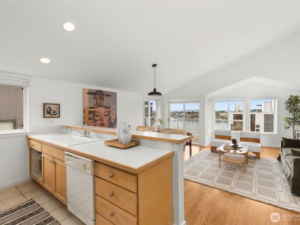 2432 Dexter Avenue N 300, Seattle WA 98109