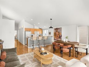2432 Dexter Avenue N 300, Seattle WA 98109