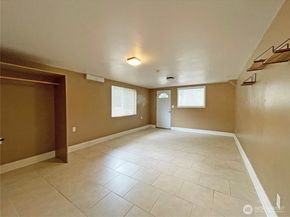 1706 NE 82nd St, Seattle WA 98115