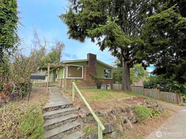 1706 NE 82nd St, Seattle WA 98115