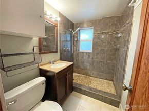 1706 NE 82nd St, Seattle WA 98115