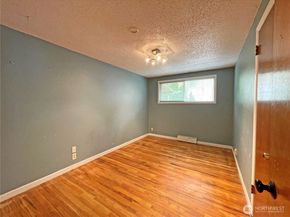 1706 NE 82nd St, Seattle WA 98115