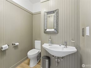 614 35th Avenue, Seattle WA 98122
