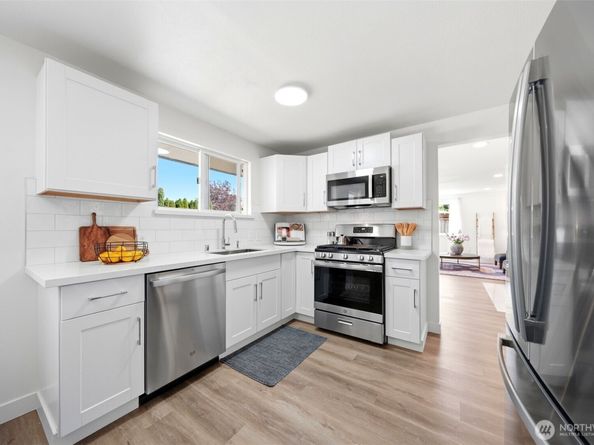 1615 N 196th Place, Shoreline WA 98133