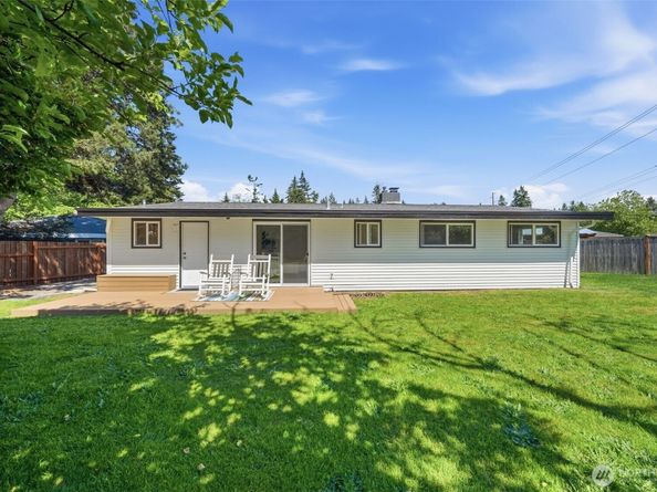 1615 N 196th Place, Shoreline WA 98133