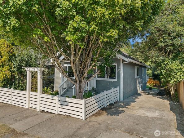520 30th Avenue E, Seattle WA 98112