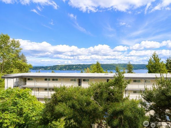 15020 Bothell Way NE 204, Lake Forest Park WA 98155