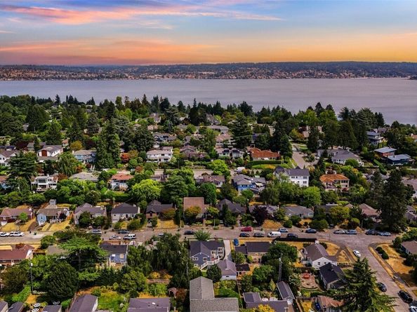 5717 59th Avenue NE, Seattle WA 98105