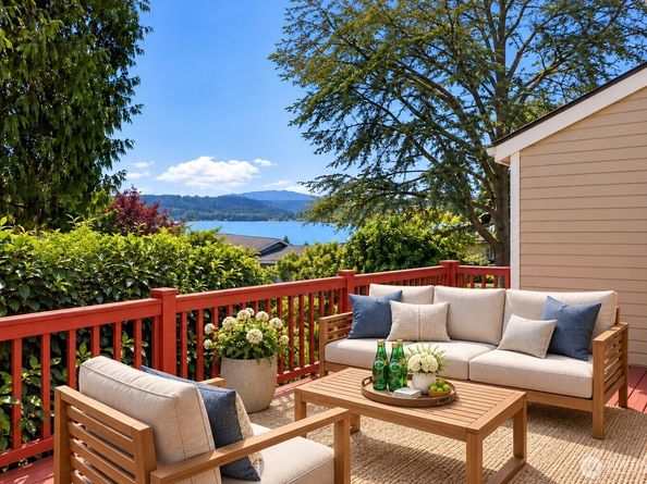 242 W Lake Sammamish Parkway SE, Bellevue WA 98008