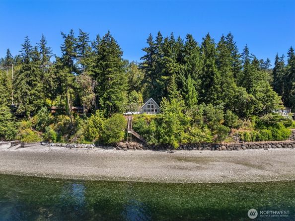 16273 Reitan Road NE, Bainbridge Island WA 98110