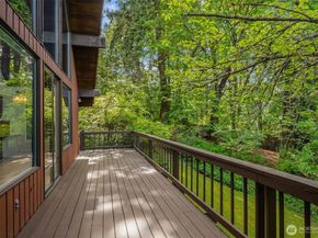 5709 80th Avenue SE, Mercer Island WA 98040