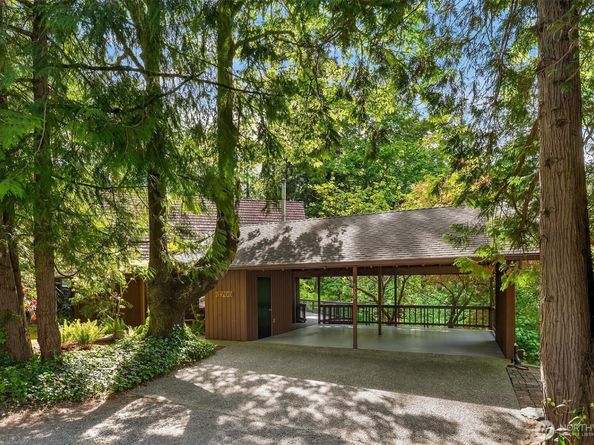 5709 80th Avenue SE, Mercer Island WA 98040