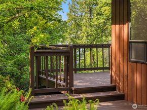 5709 80th Avenue SE, Mercer Island WA 98040