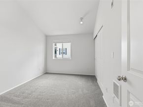 3980 129th Place SE B203, Bellevue WA 98006