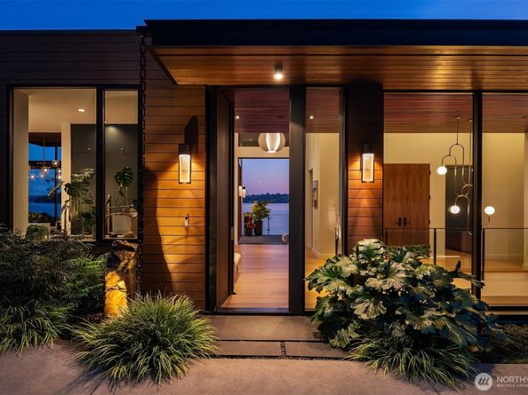 4041 W Mercer Way, Mercer Island WA 98040