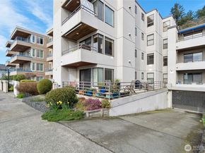 4222 Beach Drive SW 202, Seattle WA 98116