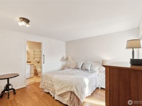 4222 Beach Drive SW 202, Seattle WA 98116