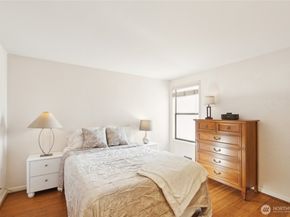 4222 Beach Drive SW 202, Seattle WA 98116