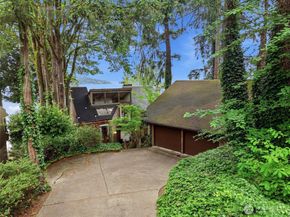 500 W Lake Sammamish Parkway NE, Bellevue WA 98008