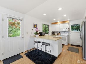 500 W Lake Sammamish Parkway NE, Bellevue WA 98008