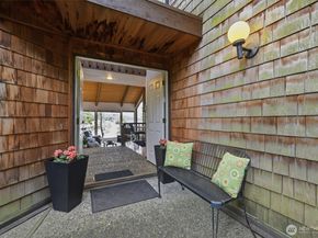 500 W Lake Sammamish Parkway NE, Bellevue WA 98008