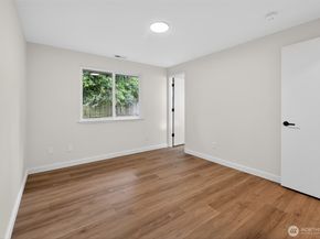 320 213th Place SW, Bothell WA 98021