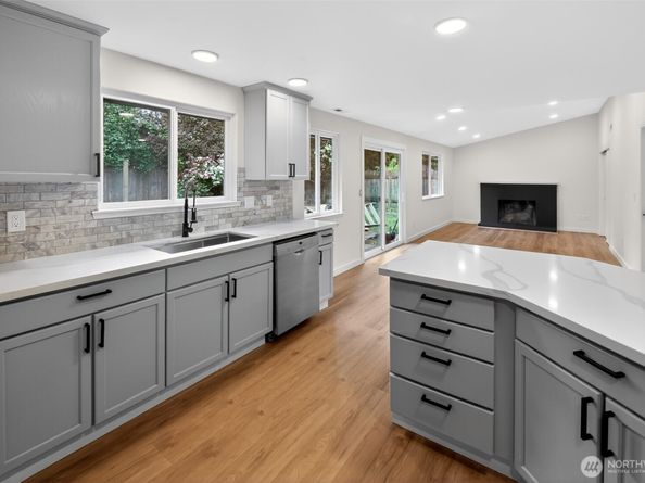 320 213th Place SW, Bothell WA 98021