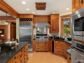 15390 Broom Street NE, Bainbridge Island WA 98110