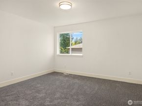 20045 10th Avenue NW 11, Shoreline WA 98177
