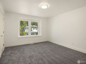 20045 10th Avenue NW 11, Shoreline WA 98177