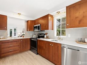 10273 NE 129th Lane, Kirkland WA 98034