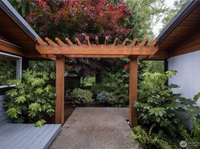 428 W Davies Loop, Lake Stevens WA 98258