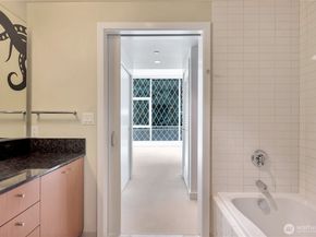 909 5th Ave 502, Seattle WA 98104
