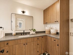 909 32nd Avenue S B, Seattle WA 98144