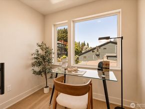 909 32nd Avenue S B, Seattle WA 98144