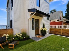 909 32nd Avenue S B, Seattle WA 98144