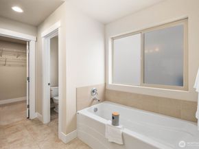 20420 5th Avenue W, Lynnwood WA 98036