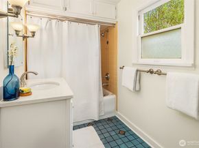 6856 17th Avenue NE, Seattle WA 98115