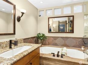 9201 NE Juanita Drive 202, Kirkland WA 98034