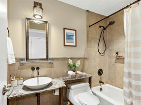 9201 NE Juanita Drive 202, Kirkland WA 98034