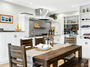 9201 NE Juanita Drive 202, Kirkland WA 98034