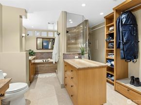 9201 NE Juanita Drive 202, Kirkland WA 98034