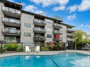 9201 NE Juanita Drive 202, Kirkland WA 98034