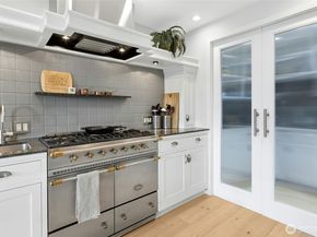 9201 NE Juanita Drive 202, Kirkland WA 98034