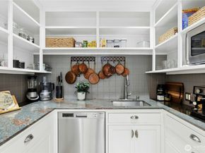 9201 NE Juanita Drive 202, Kirkland WA 98034