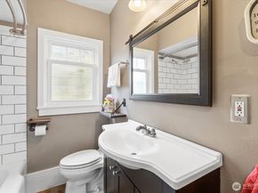 10532 Evanston Avenue N, Seattle WA 98133