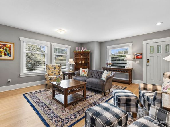 10532 Evanston Avenue N, Seattle WA 98133